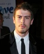 Фотография Тоби Кеббелл Toby Kebbell